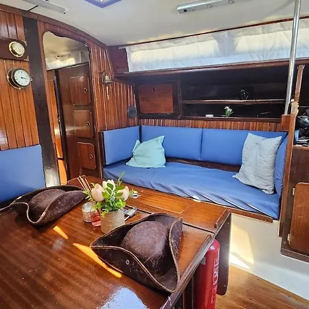 Boat Puma 34 船上ホテル *