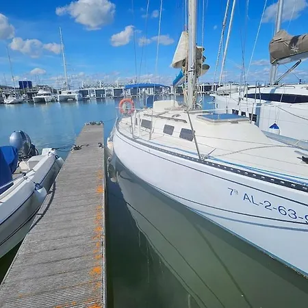 Boat Puma 34 Hotel na wodzie