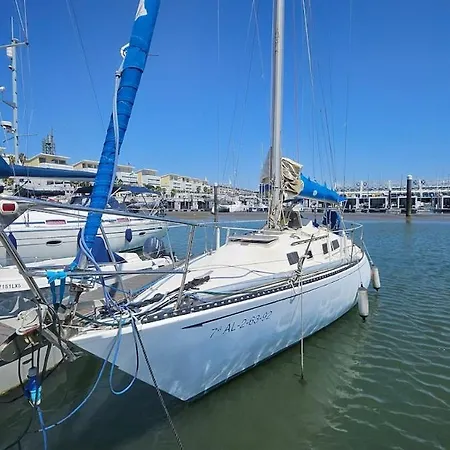 Boat Puma 34 船上ホテル *