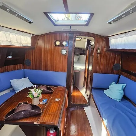 Boat Puma 34 船上ホテル *